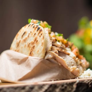 -Arepa Pollo al Grill/Grilled Chicken JUNIOR
